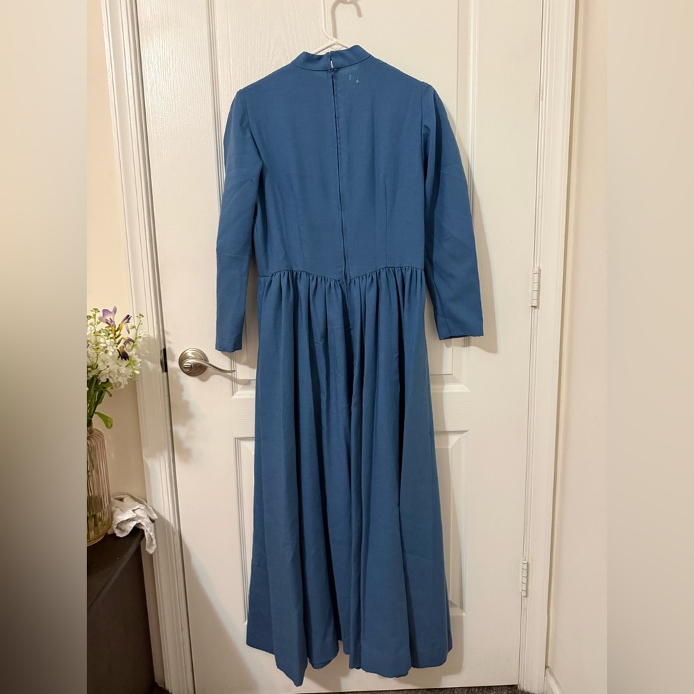 Blue Well Made Sturdy Women’s Pilgrim Costume - Picture 4 of 5